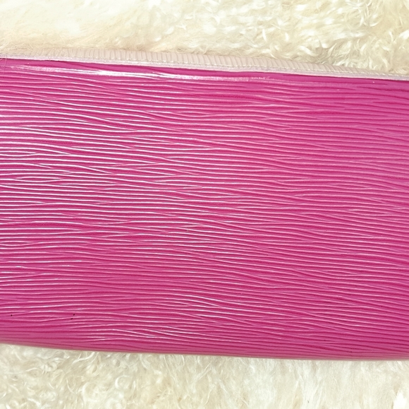 LV Bag - Picture 3 of 11